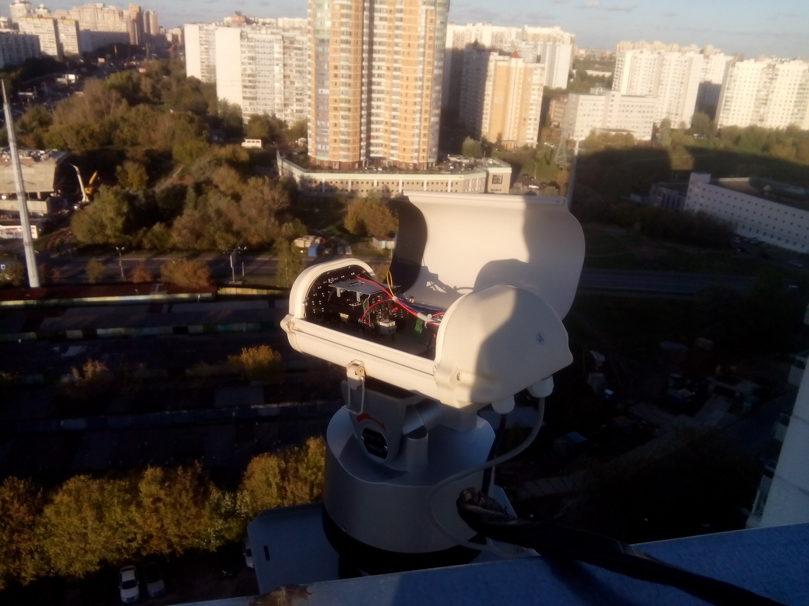 Установка аналоговой камеры KDM-6229GC с поворотным устройством KDM-6651 и  PTZ – декодером KDM-6601